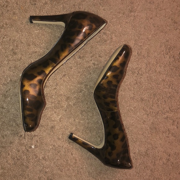 Ann Taylor leopard Pumps - Picture 3 of 3